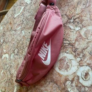 nike fanny pack